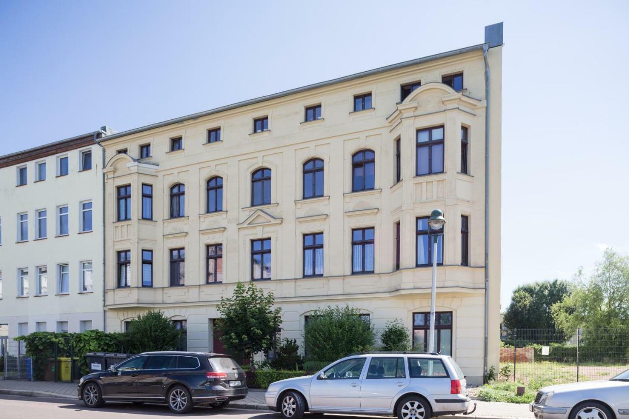 Helle Wohnung In Sudenburg Mit Balkon - Wlan, 4 Schlafplaetze Magdeburg Exterior photo